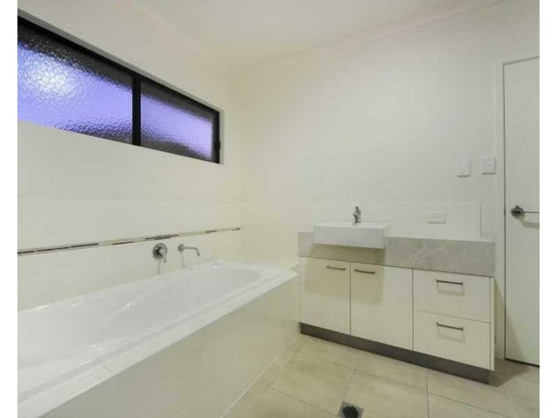 3 Waite Creek Ct, Cannonvale QLD 4802