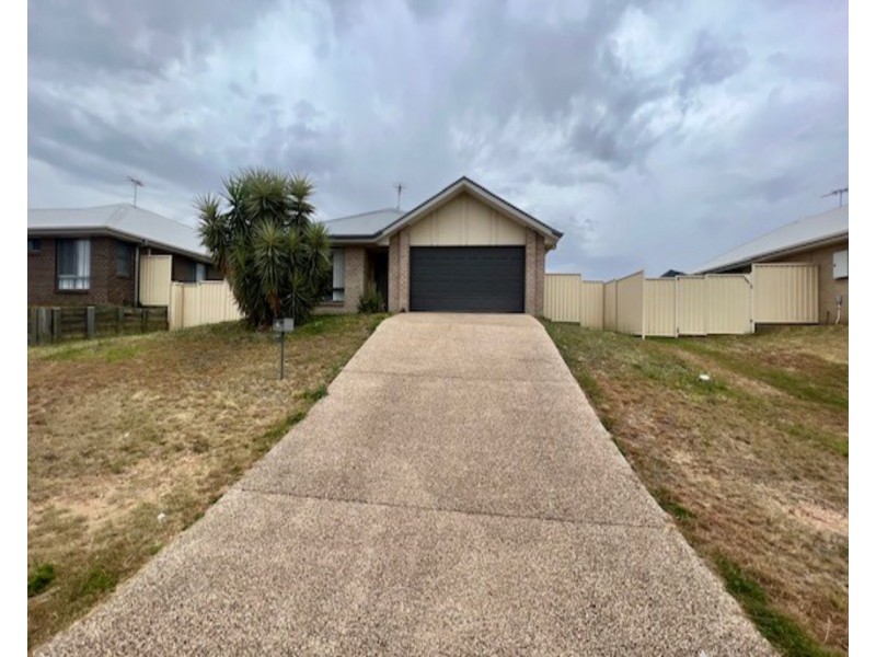 16 Scenic Dr, Emerald QLD 4720