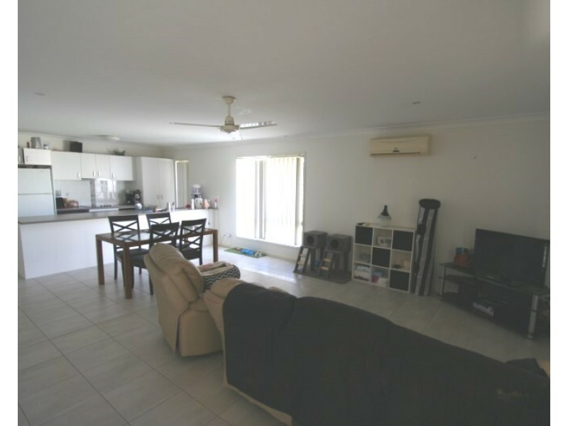 16 Scenic Dr, Emerald QLD 4720