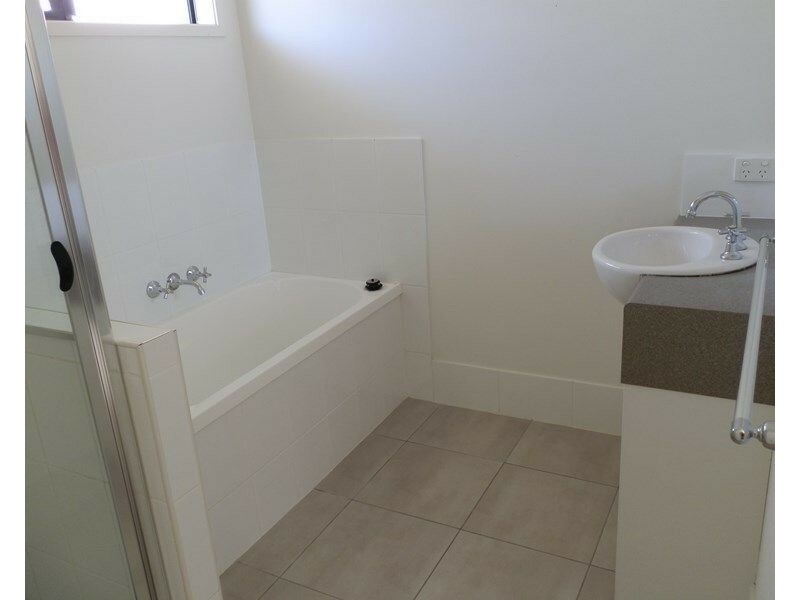 16 Scenic Dr, Emerald QLD 4720