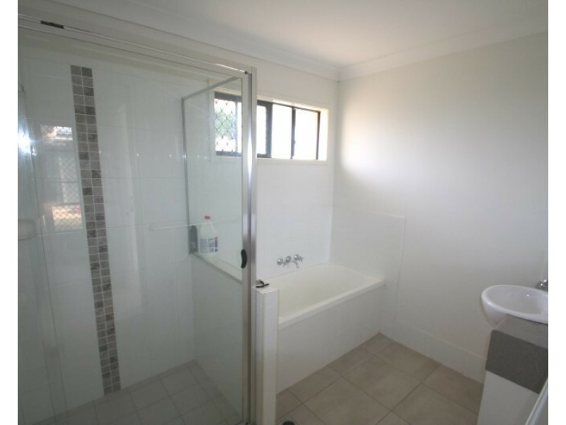 16 Scenic Dr, Emerald QLD 4720