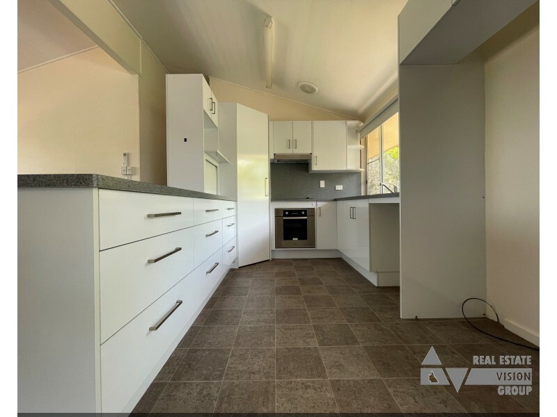 42 Stower Street, Blackwater QLD 4717