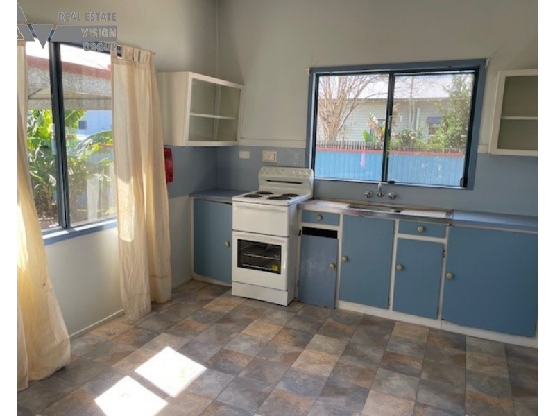 24 Gray St, Emerald QLD 4720