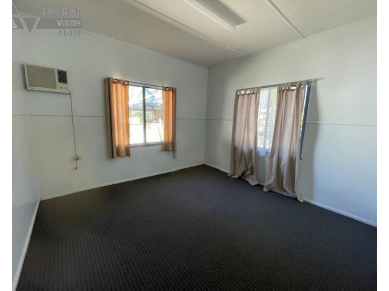 24 Gray St, Emerald QLD 4720