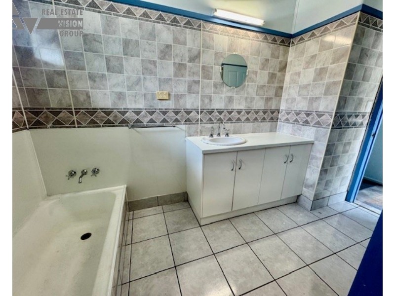 24 Gray St, Emerald QLD 4720