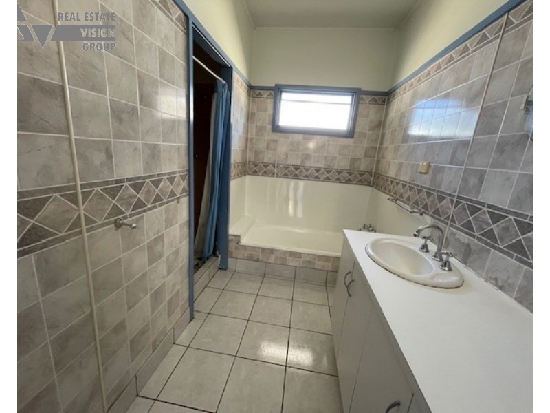 24 Gray St, Emerald QLD 4720