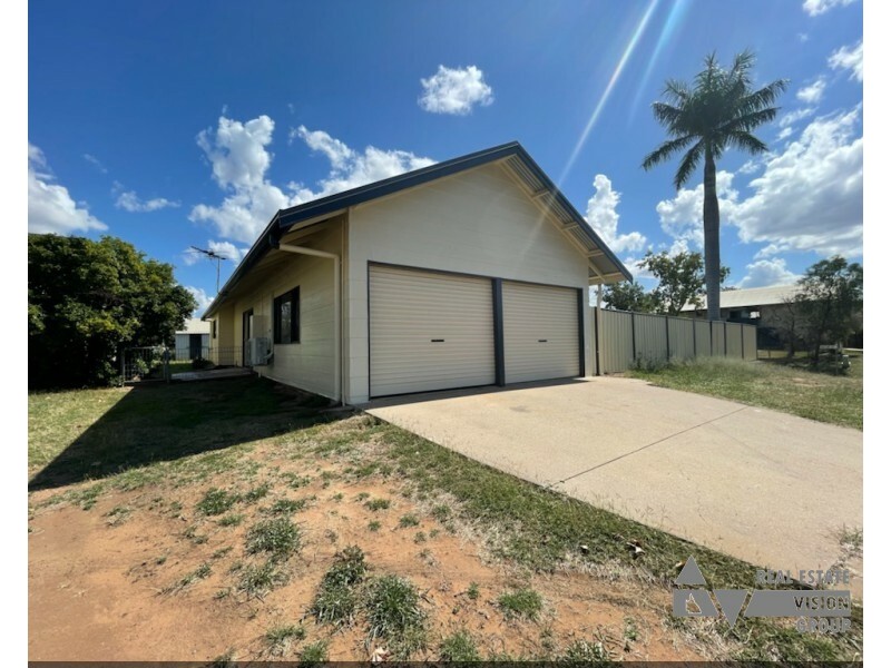 15 Walsh Ave, Blackwater QLD 4717
