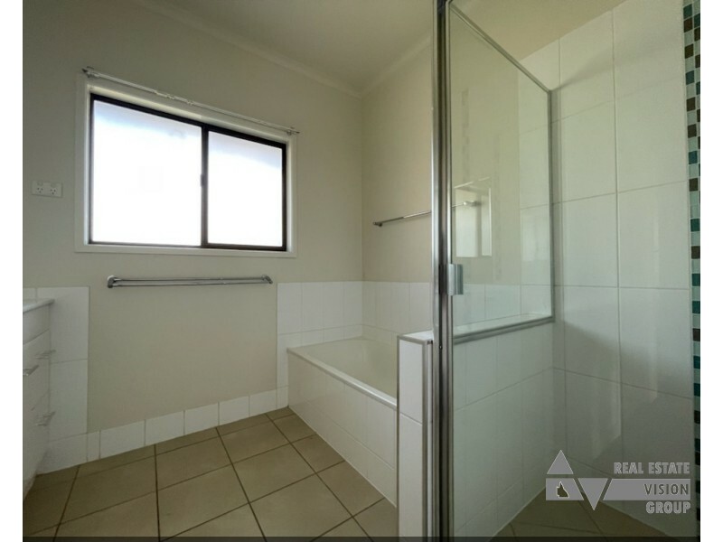 15 Walsh Ave, Blackwater QLD 4717