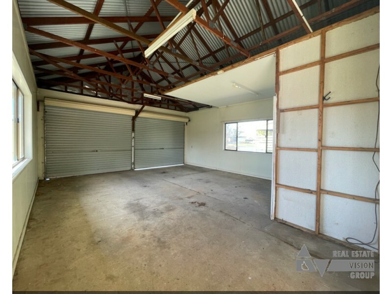 15 Walsh Ave, Blackwater QLD 4717