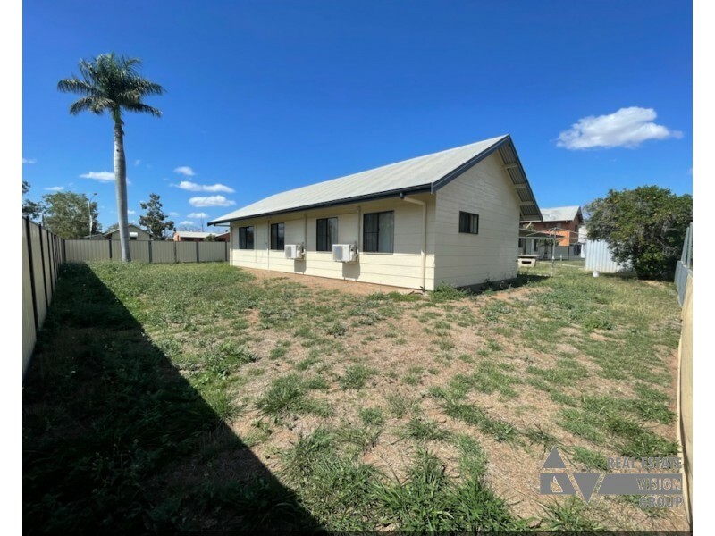 15 Walsh Ave, Blackwater QLD 4717