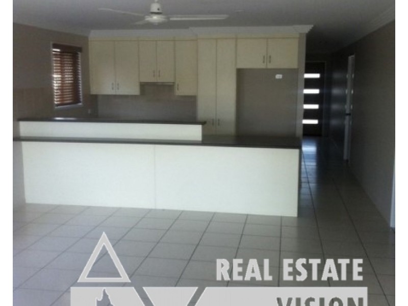 Unit 1/2 Baird St, Emerald QLD 4720