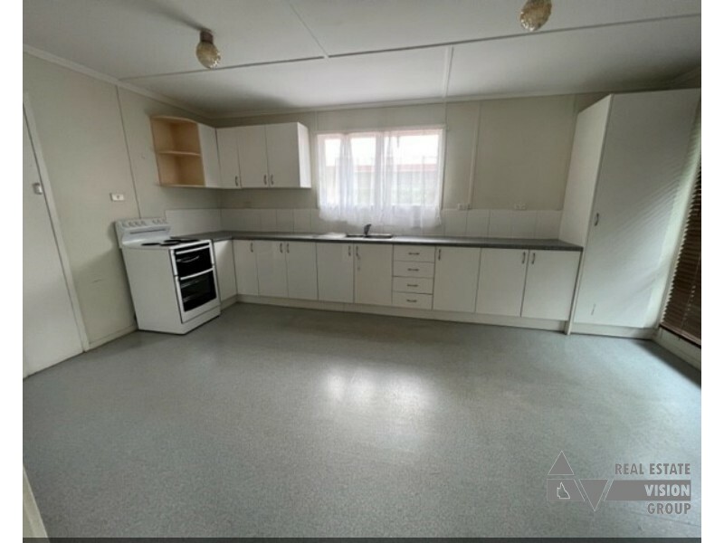 16 Long Street, Blackwater QLD 4717