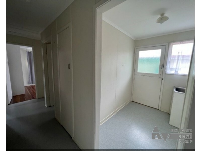 16 Long Street, Blackwater QLD 4717