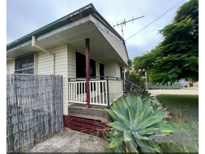 16 Long Street, Blackwater QLD 4717