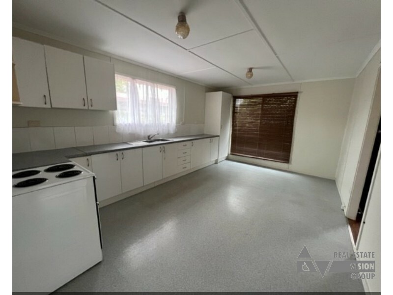16 Long Street, Blackwater QLD 4717
