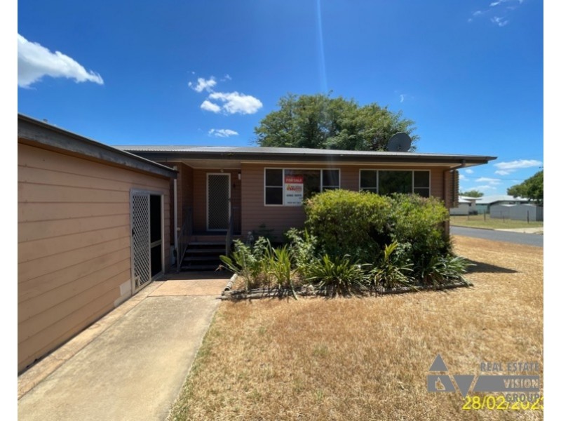 27 Bottletree Ave, Blackwater QLD 4717