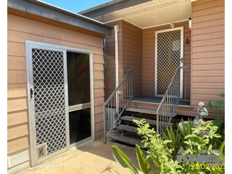 27 Bottletree Ave, Blackwater QLD 4717
