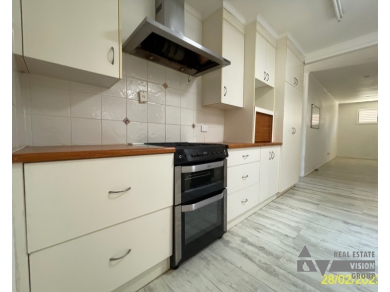 27 Bottletree Ave, Blackwater QLD 4717