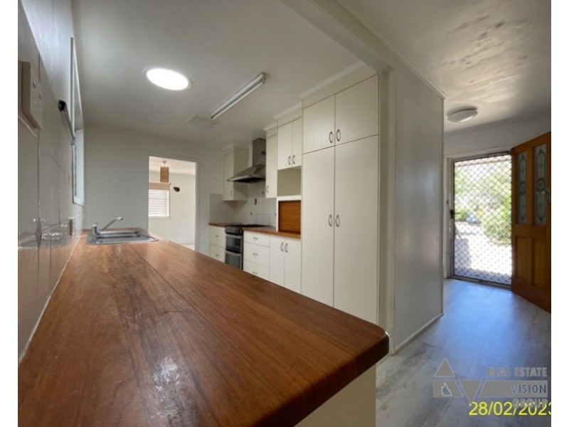 27 Bottletree Ave, Blackwater QLD 4717