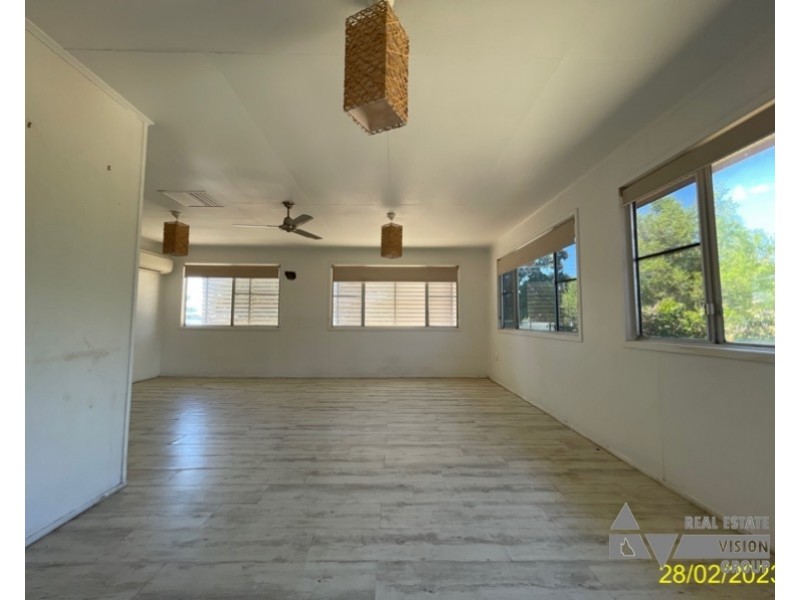 27 Bottletree Ave, Blackwater QLD 4717