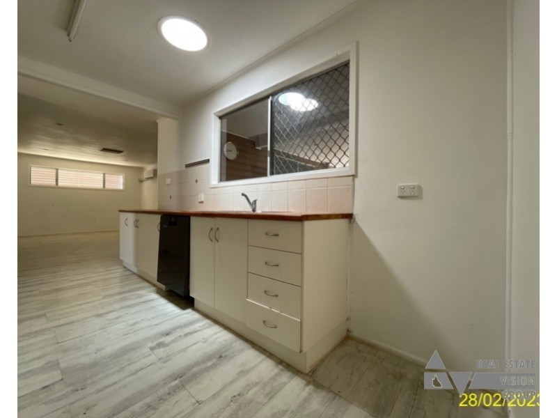 27 Bottletree Ave, Blackwater QLD 4717