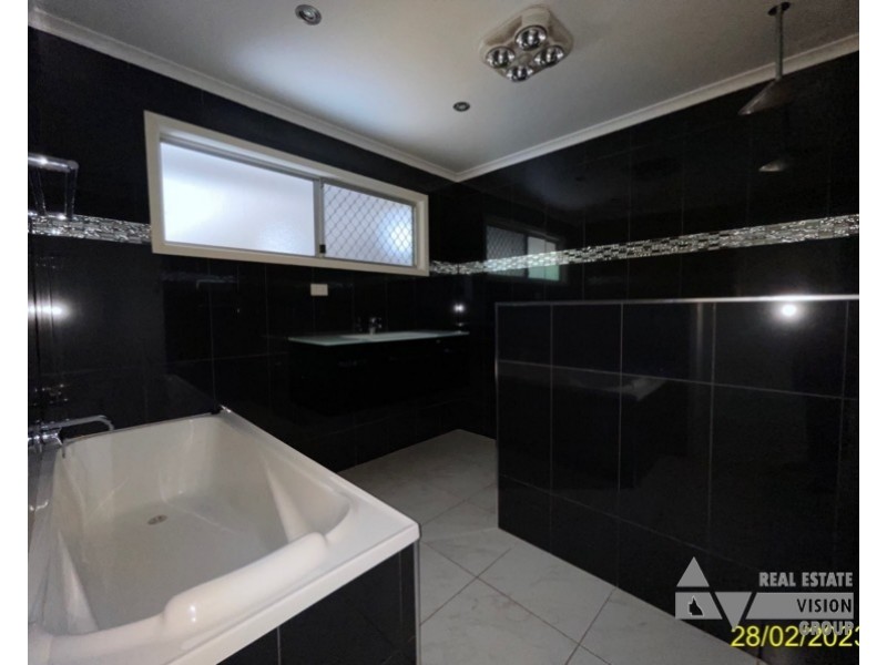 27 Bottletree Ave, Blackwater QLD 4717