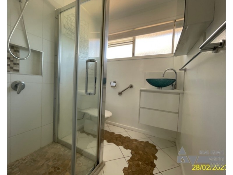 27 Bottletree Ave, Blackwater QLD 4717