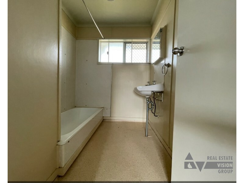 27 Fay Street, Blackwater QLD 4717
