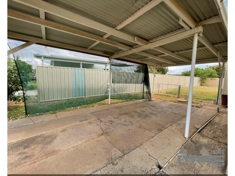 27 Fay Street, Blackwater QLD 4717