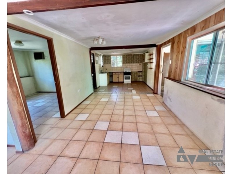 2 Glenlena Ave, Rubyvale QLD 4702