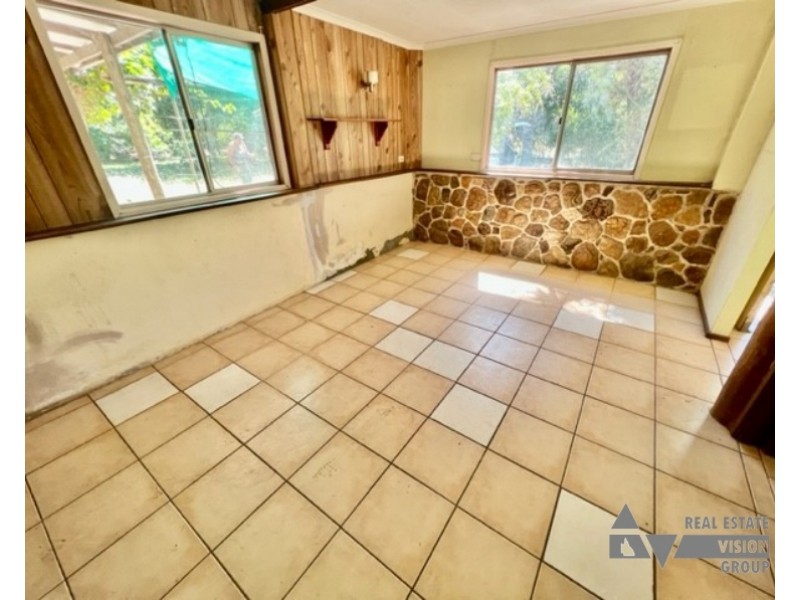 2 Glenlena Ave, Rubyvale QLD 4702