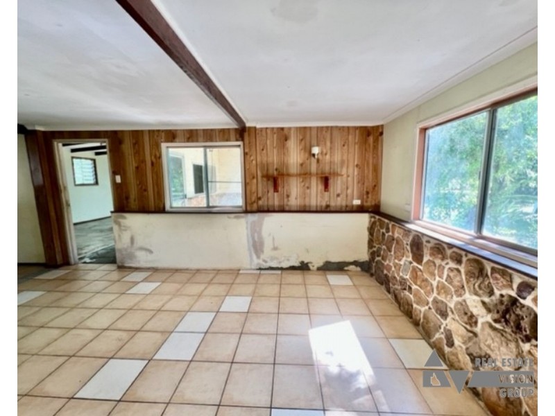 2 Glenlena Ave, Rubyvale QLD 4702