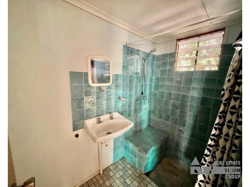 2 Glenlena Ave, Rubyvale QLD 4702
