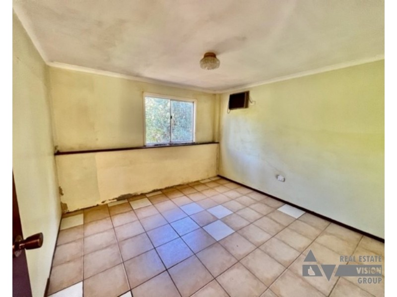 2 Glenlena Ave, Rubyvale QLD 4702