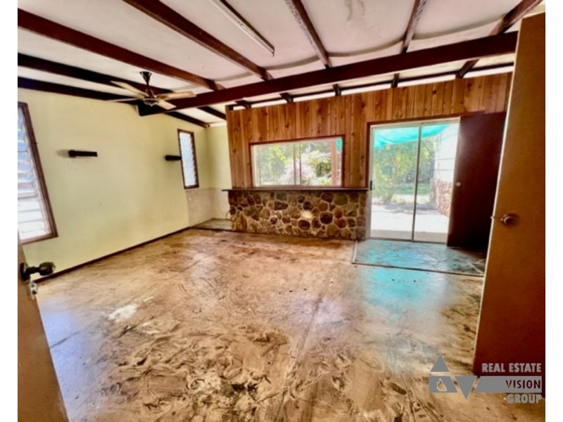2 Glenlena Ave, Rubyvale QLD 4702