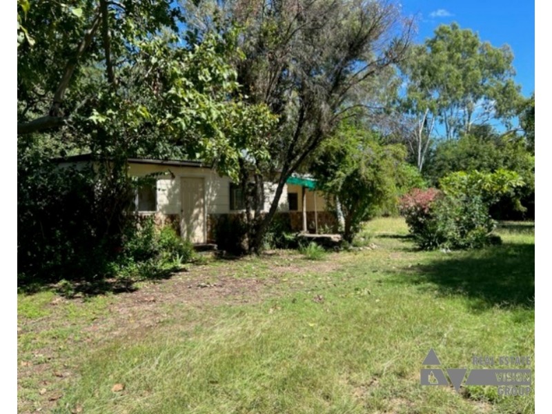 2 Glenlena Ave, Rubyvale QLD 4702