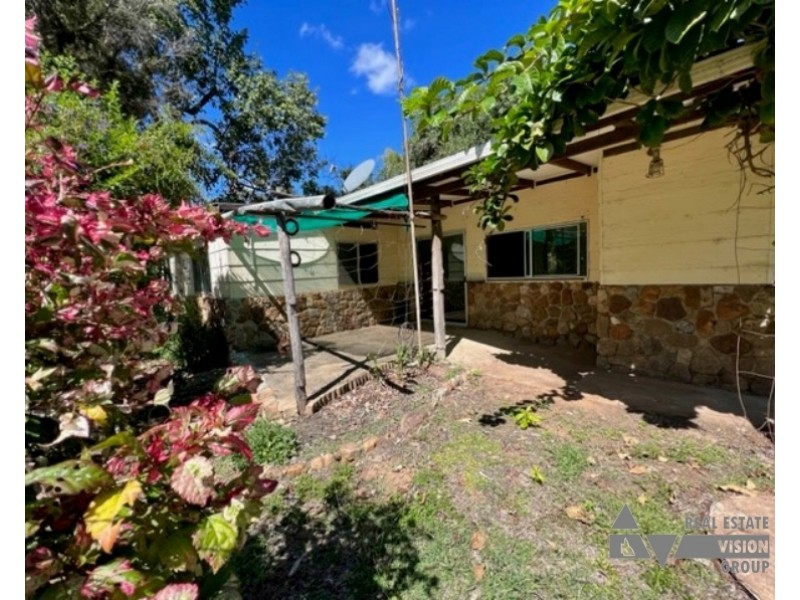 2 Glenlena Ave, Rubyvale QLD 4702