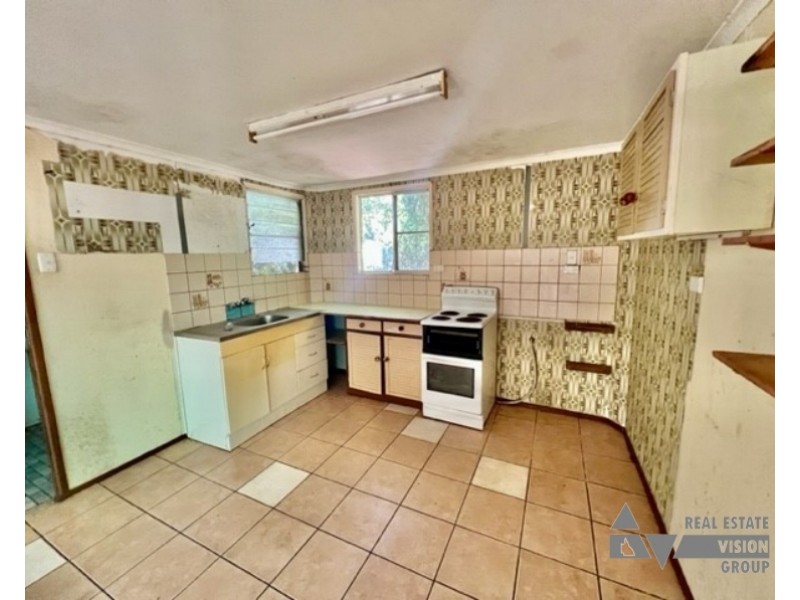 2 Glenlena Ave, Rubyvale QLD 4702