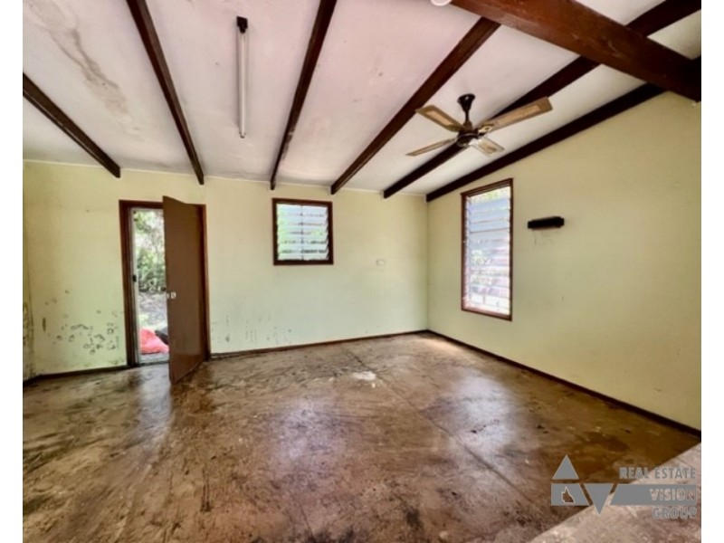 2 Glenlena Ave, Rubyvale QLD 4702
