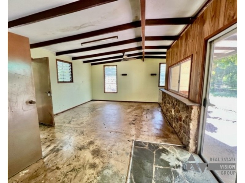 2 Glenlena Ave, Rubyvale QLD 4702