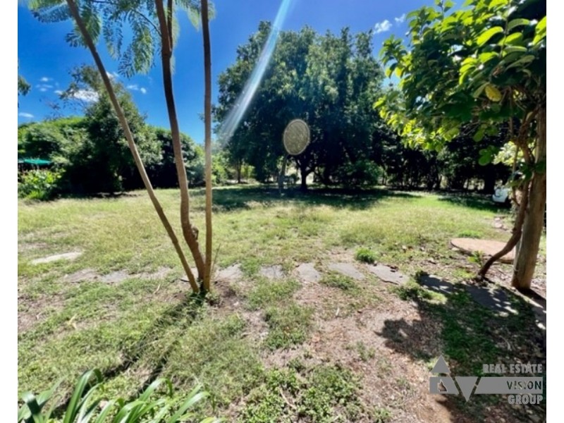2 Glenlena Ave, Rubyvale QLD 4702
