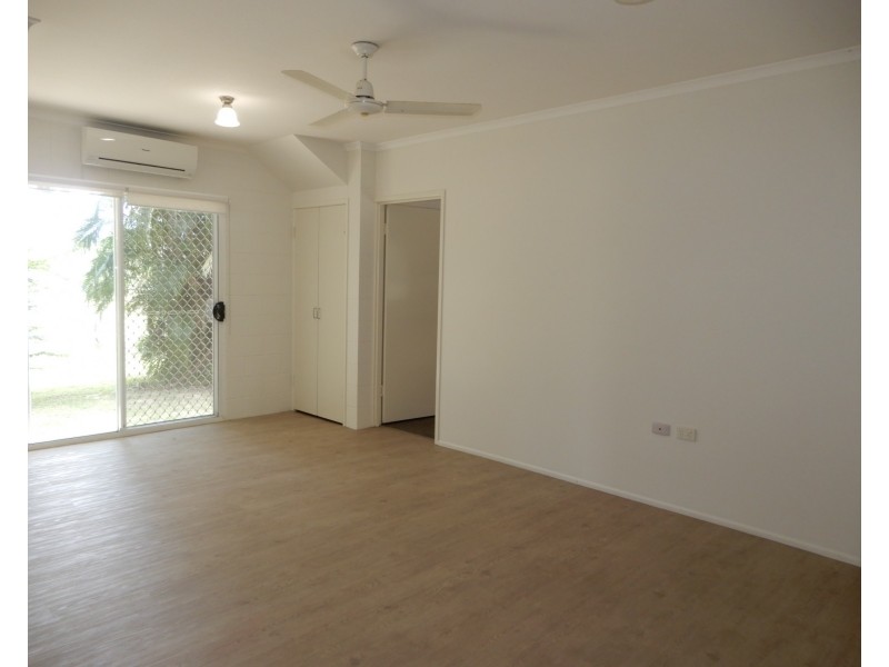 Unit 5/7 Duell Rd, Cannonvale QLD 4802