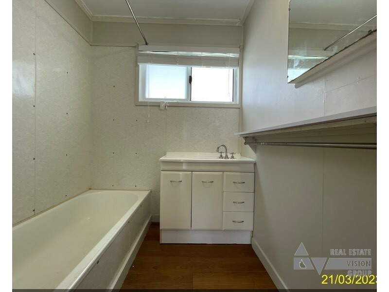 6 Long St, Blackwater QLD 4717