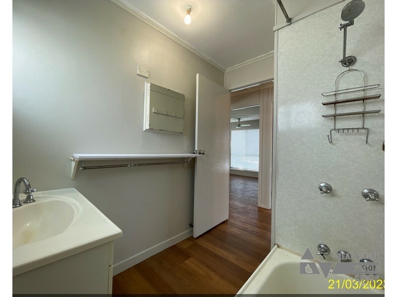 6 Long St, Blackwater QLD 4717