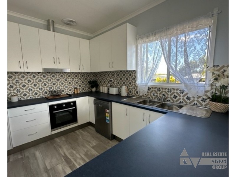 6 Moran St, Capella QLD 4723