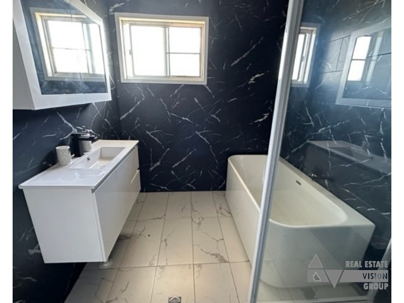 6 Moran St, Capella QLD 4723