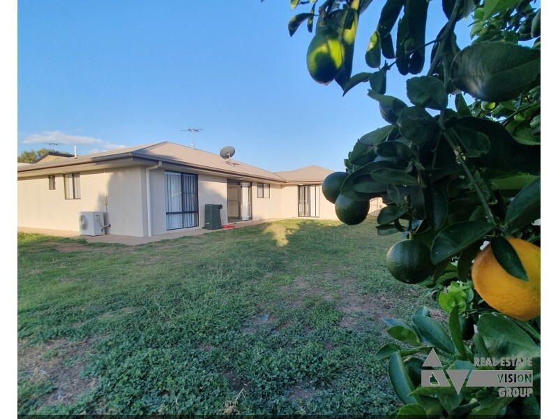 13 Desgrand Street St, Emerald QLD 4720