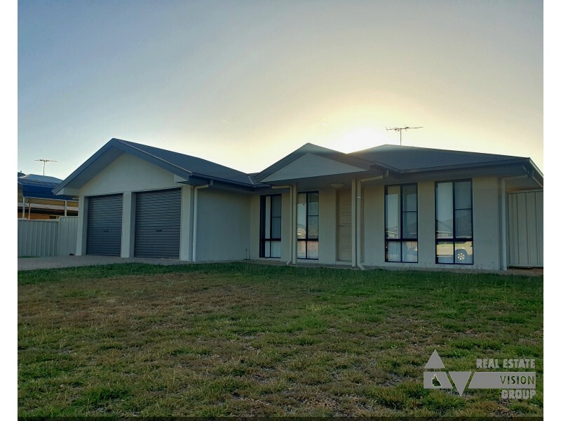 13 Desgrand Street St, Emerald QLD 4720