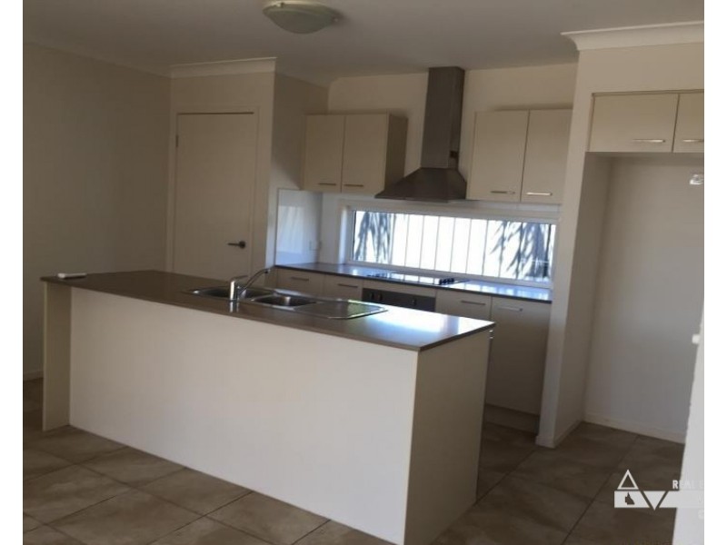 5 Belmont Place, Emerald QLD 4720