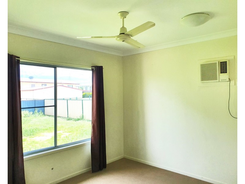 10 Bean Street, Blackwater QLD 4717
